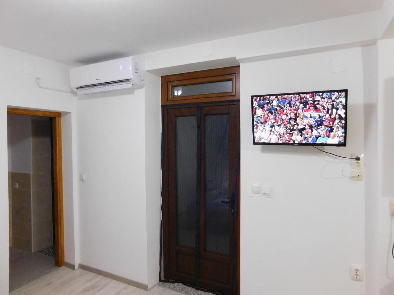 Apartments Leo Janjina Zewnętrze zdjęcie