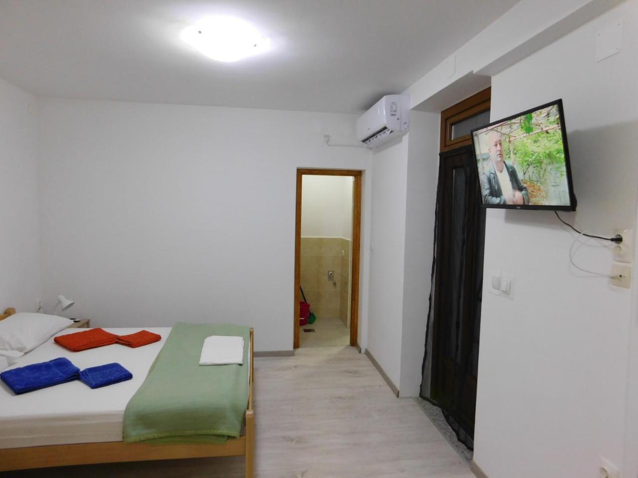 Apartments Leo Janjina Zewnętrze zdjęcie
