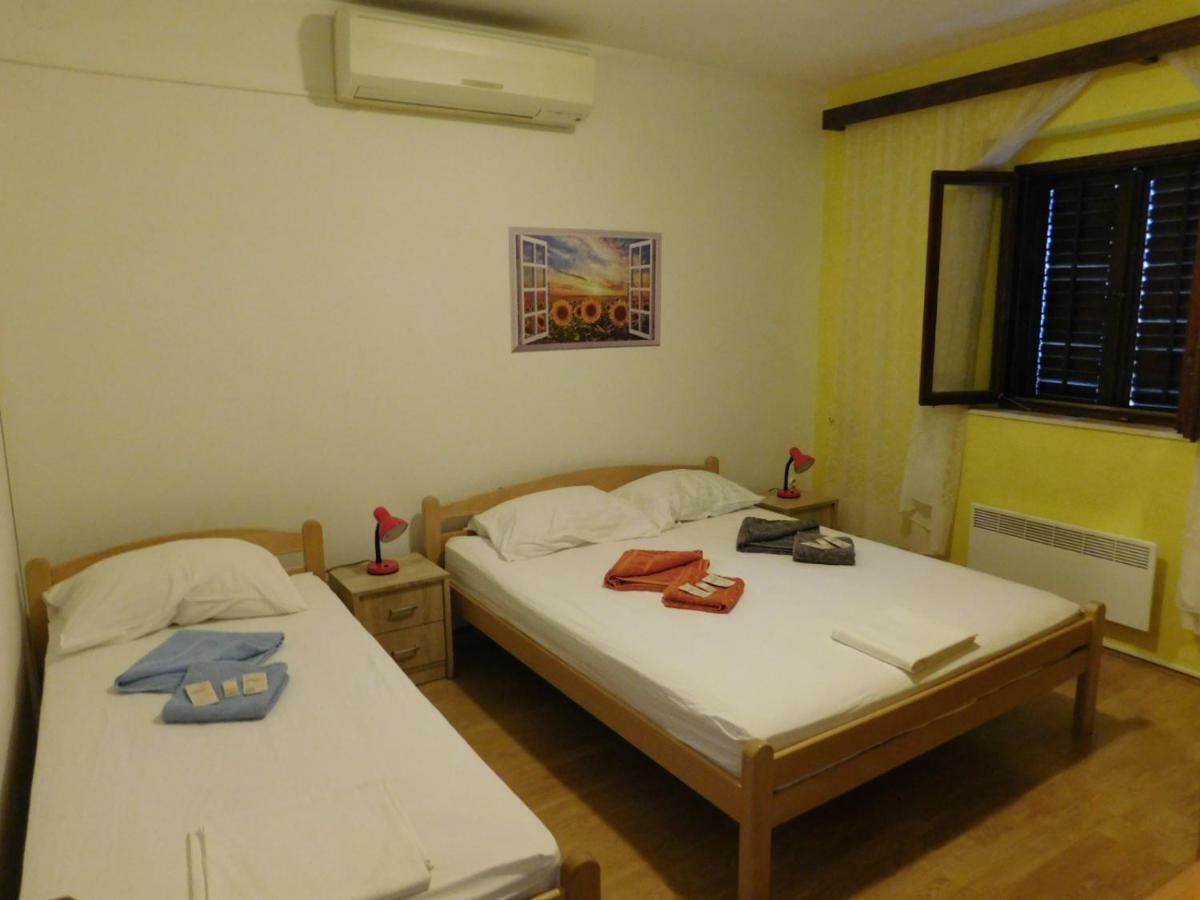 Apartments Leo Janjina Zewnętrze zdjęcie