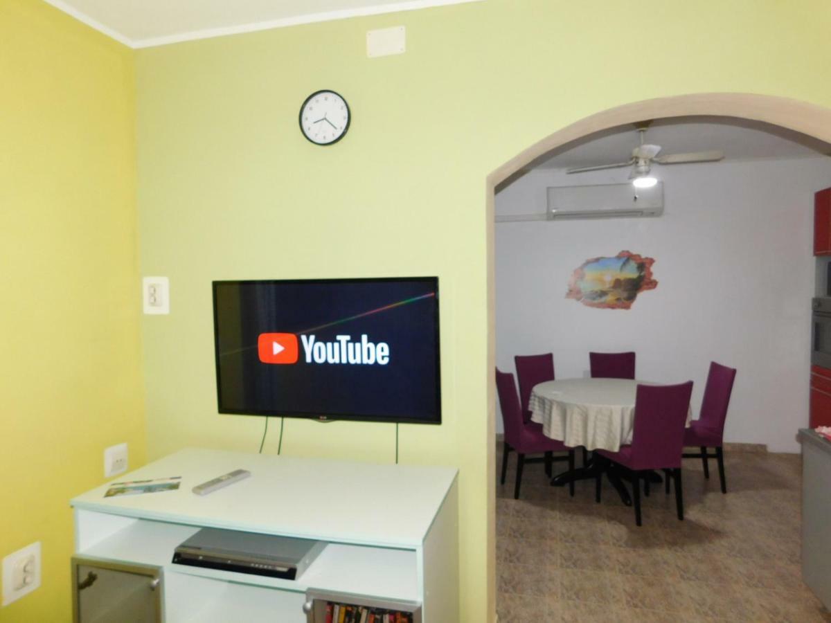 Apartments Leo Janjina Zewnętrze zdjęcie