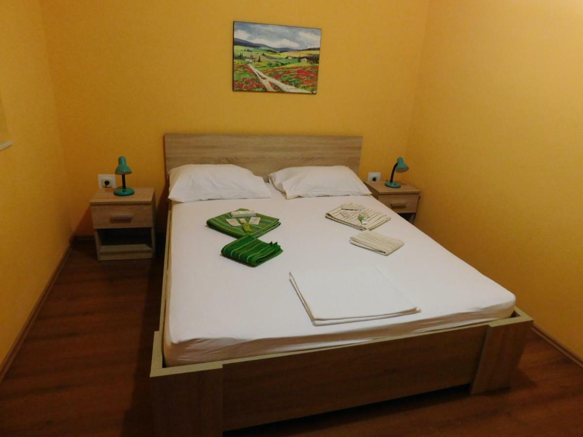 Apartments Leo Janjina Zewnętrze zdjęcie